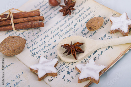 Weihnachtsgebäck mit altem Rezeptbuch	 photo