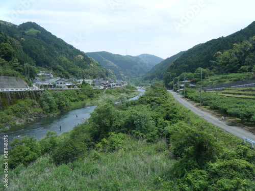 和歌山県有田川の風景 ５月 曇り