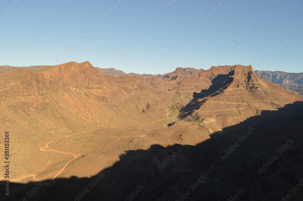 Naklejka premium The beatiful coastline and mountains on Gran Canaria in Spain