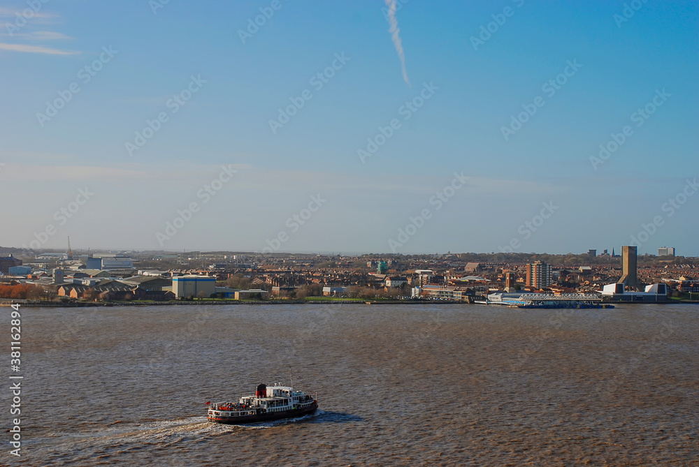 Obraz premium The River Mersey separating Liverpool and The Wirral, UK
