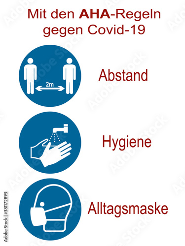 Hinweisschild mit der AHA-Regel. Deutscher Text : "Mit den AHA-Regeln (Abstand, Hygiene, Altagsmaske) gegen Covid-19."
