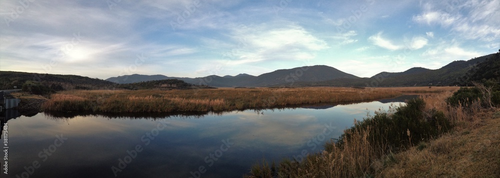 Obraz premium Lake scene Wilson Promontry NP