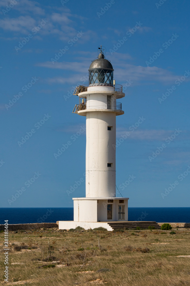 Paseando por el faro de cap de barbaria (Formentera-España)