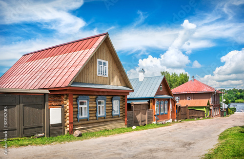 Fototapeta Naklejka Na Ścianę i Meble -  Gingerbread wooden houses on Nikolskaya Street in Plyos. Caption: Gingerbread houses