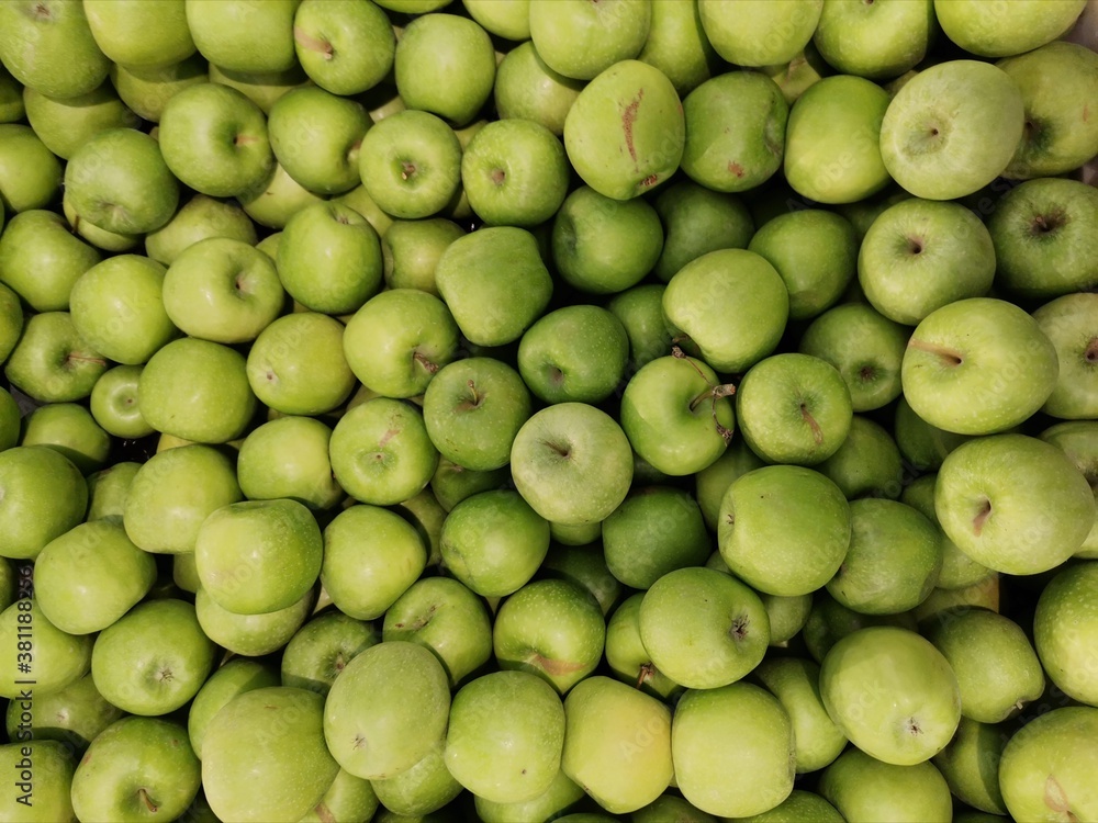 Green fresh apples in the grocery store that looks great