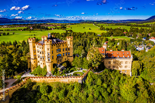 Schloss Hohenschwangau aus der Luft - Hochauflösende Luftbildaufnahmen von Schloss Hohenschwangau