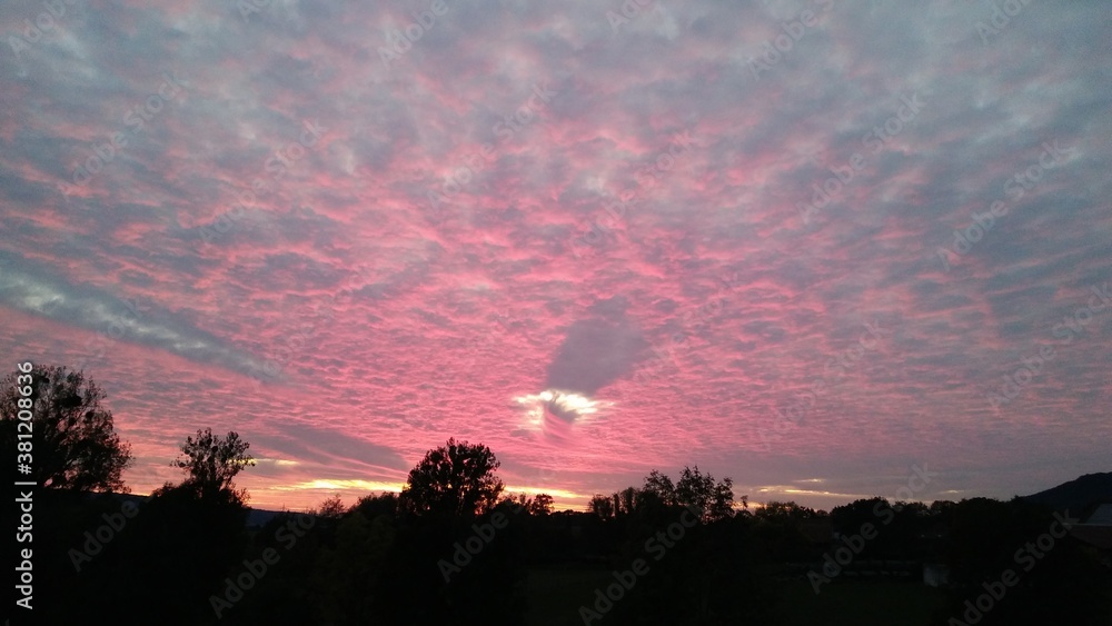 Fototapeta premium Hole punch cloud