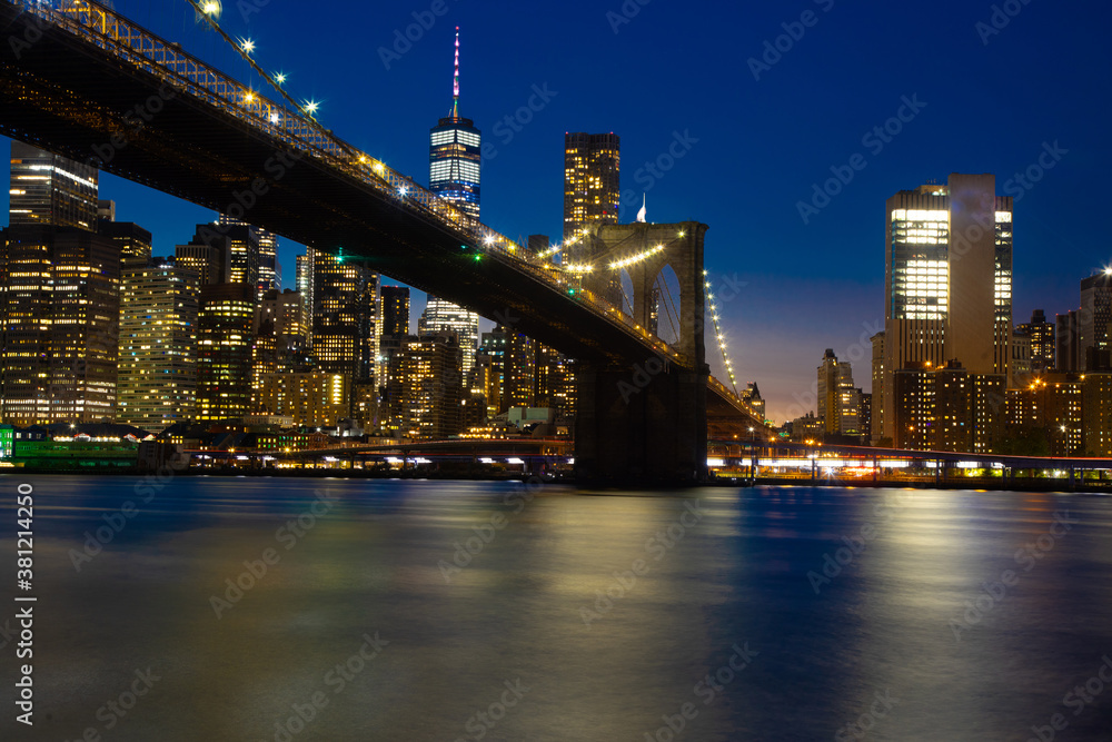 Night view of brooklyn bridge