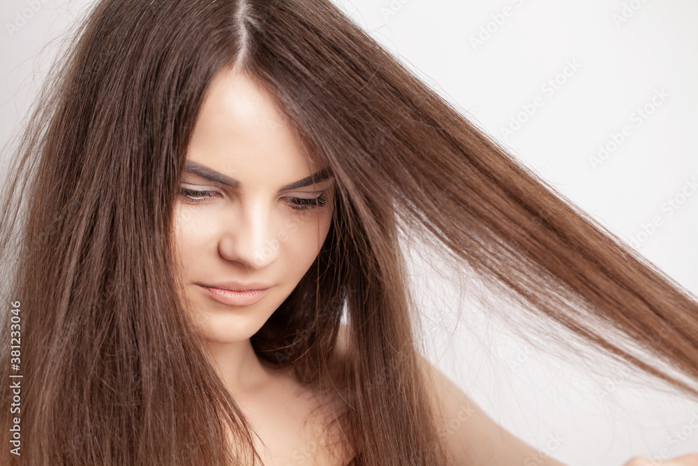 Naklejka premium Young woman is very upset because of hair loss
