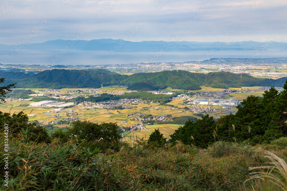 伊吹山登山道から琵琶湖方面を望む