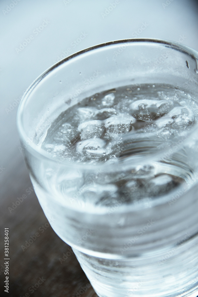 水 水