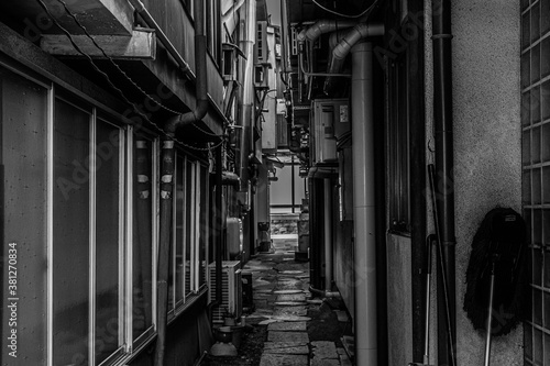 路地裏　抜け道