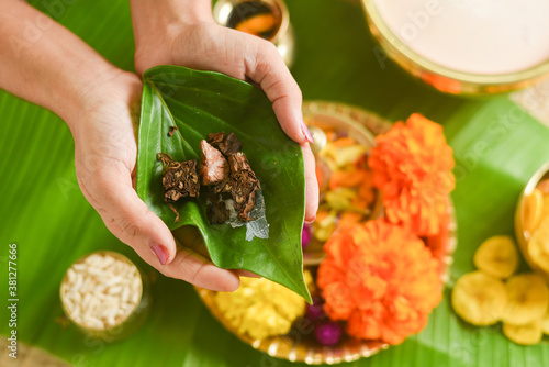 Fotografie Betel leaf with areca nut paan masala,  Kerala Onam festival giving Dakshina, Indian culture monastery, temple, spiritual guide or after a ritual Pooja