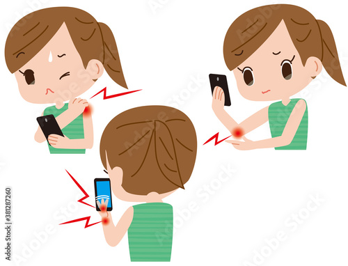 スマートフォンでの弊害。肩こりや腱鞘炎など痛みを感じる女性