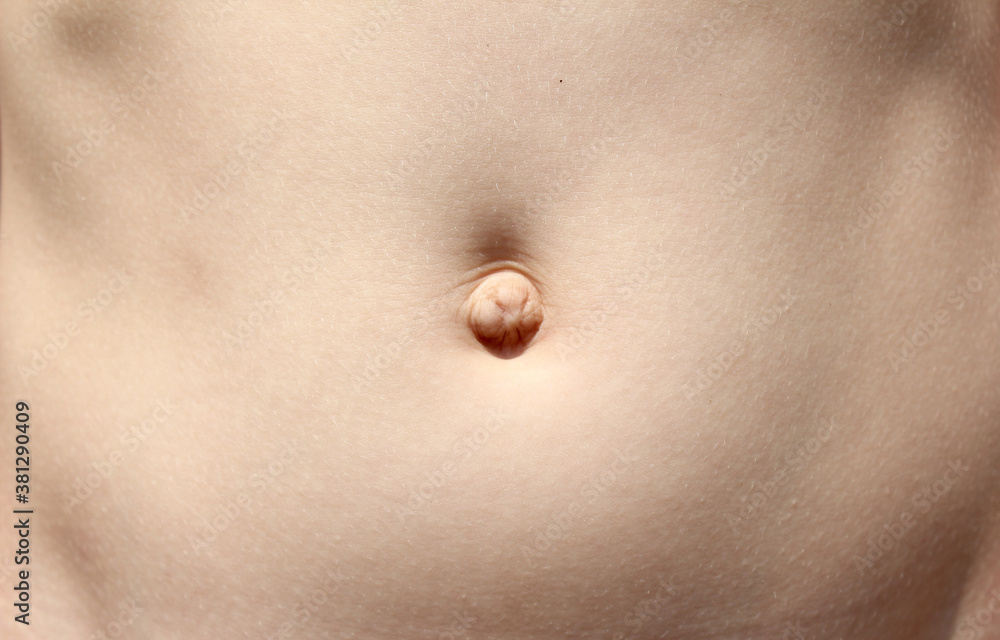 Naklejka premium Belly button. the child's stomach.