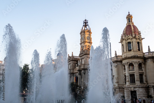 Springbrunnen am Rathausplatz  in Valencia Spanien