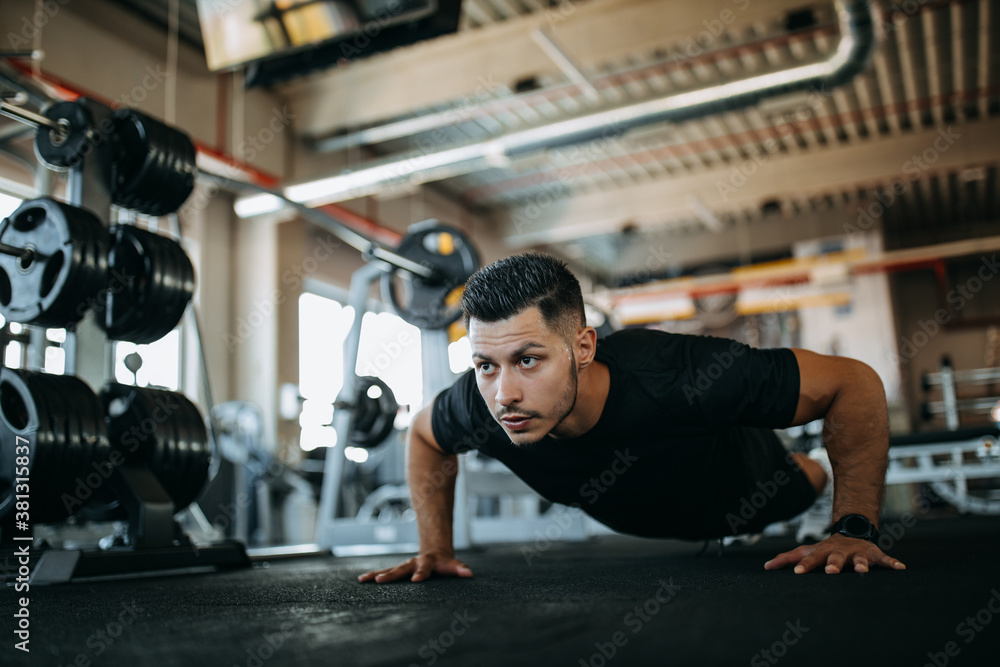 Hard exercise, strong man. Hard exercise, strong man.