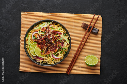 Cuadro en lienzo Burmese Atho in black bowl on dark slate table top