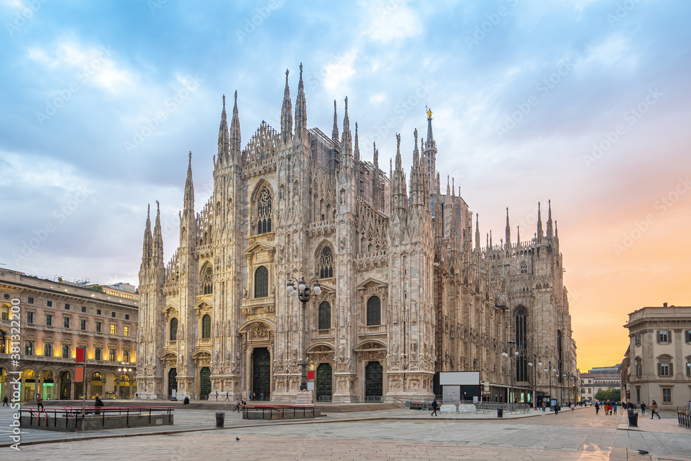 Nice sky with view of Milan Duomo in Italy - obrazy, fototapety, plakaty 