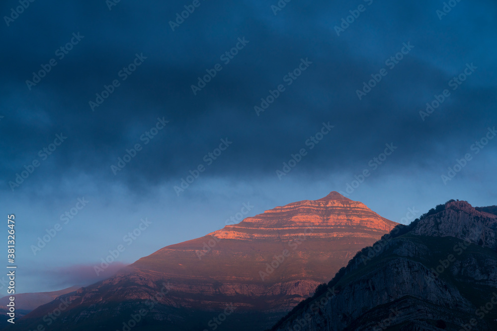 Last light, Porracolina peak, Miera Valley, Valles Pasiegos, Cantabria, Spain, Europe