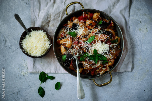 Foto Pasta alla Norma. .style rustic.selective focus