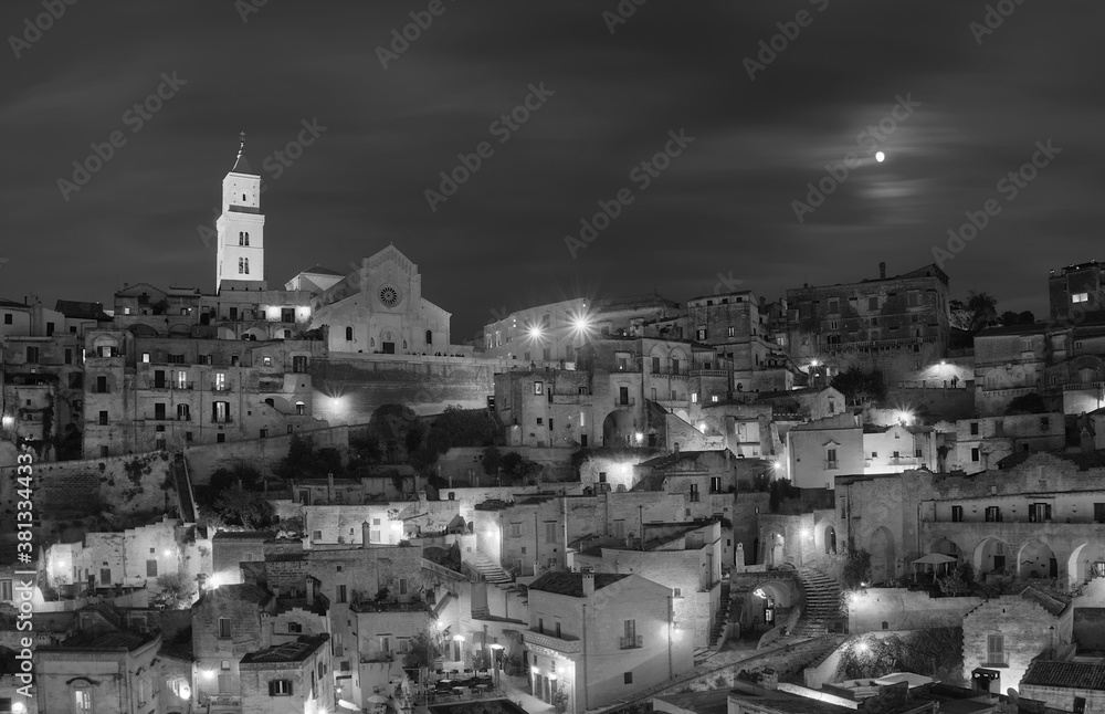Matera, a city to visit, admire, discover. A journey into the past, transported to the alleys and tuff constructions of a Unesco heritage. 
