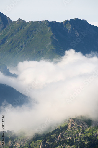 Peak in the Pyrenees © WINDCOLORS