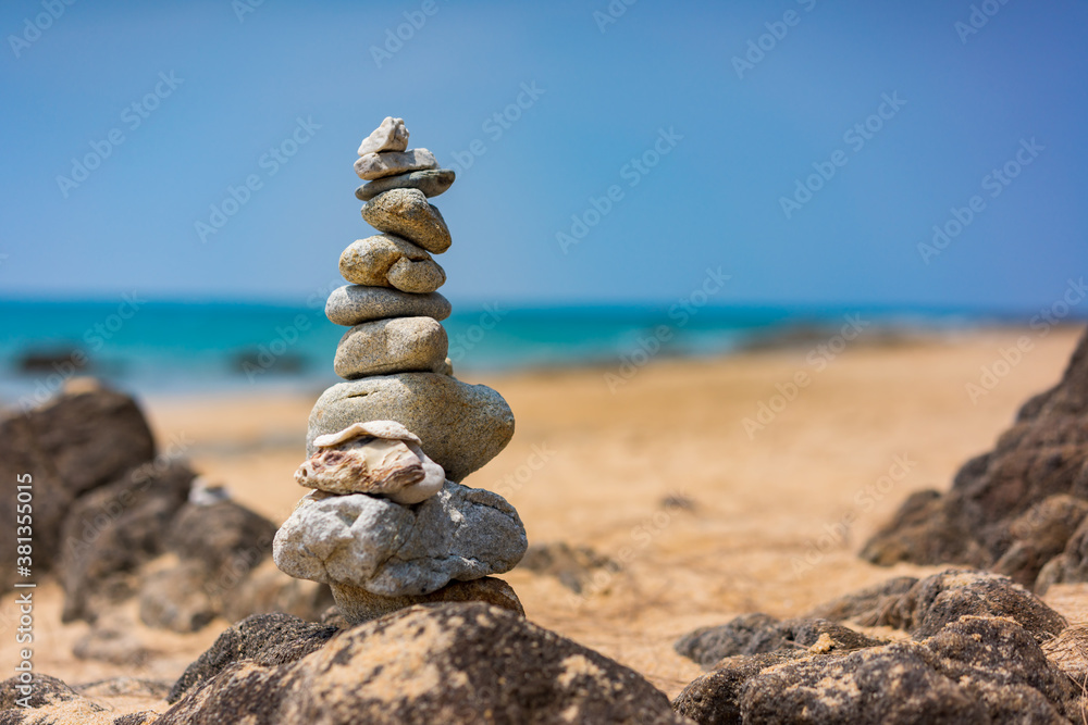Fototapeta premium Balanced stones on the beach