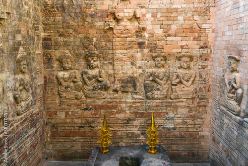 Four-armed Vishnu inside Prasat Kravan temple