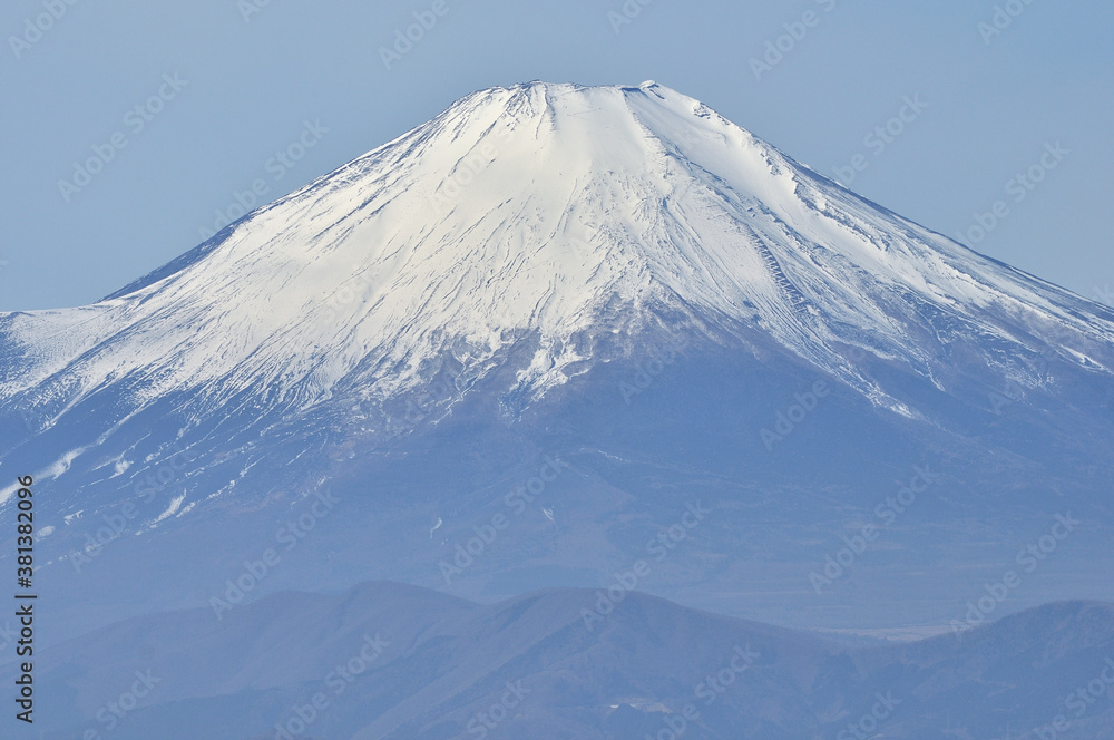 冬の丹沢山地からの展望 小丸より望む富士山