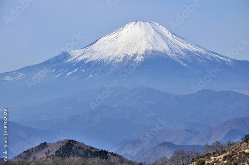 冬の丹沢山地からの展望 小丸より望む富士山