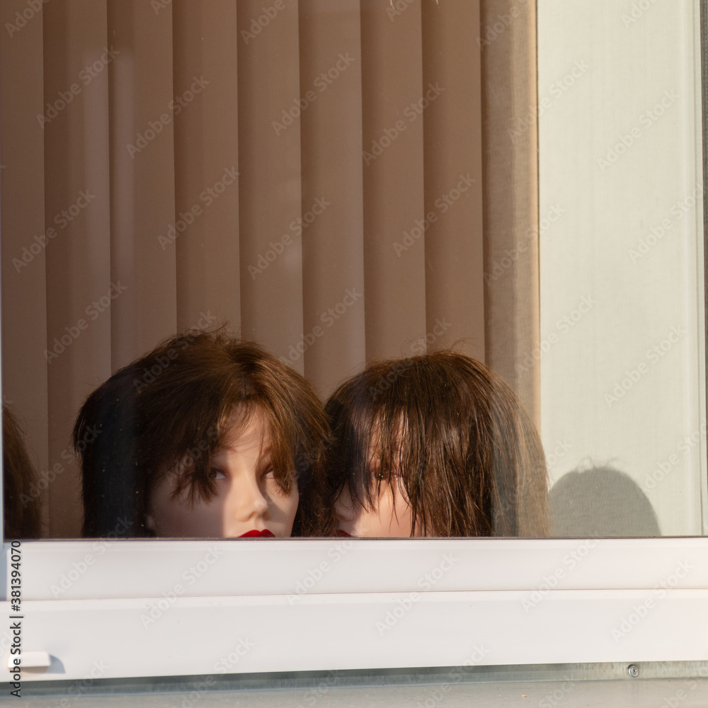 Mannequin heads are placed on the window sill Mannequin heads are placed on the window sill