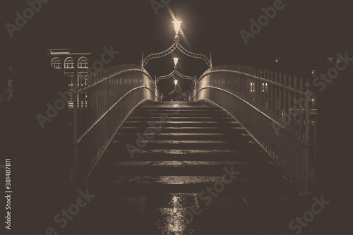 Fototapeta The Ha'Penny bridge Dublin