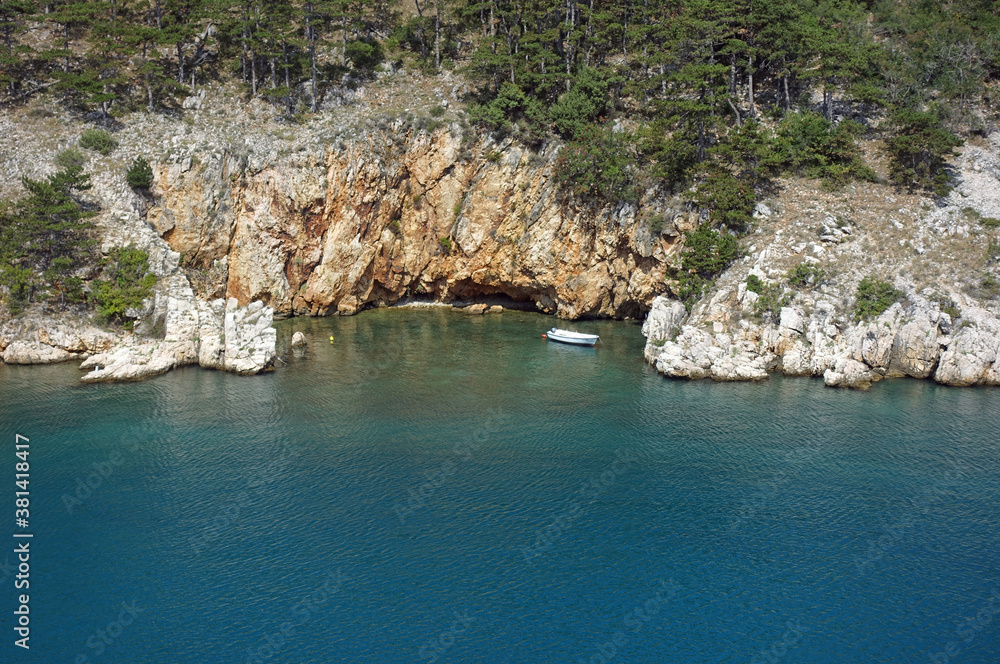 Küstenlinie auf der Insel Krk, Kroatien