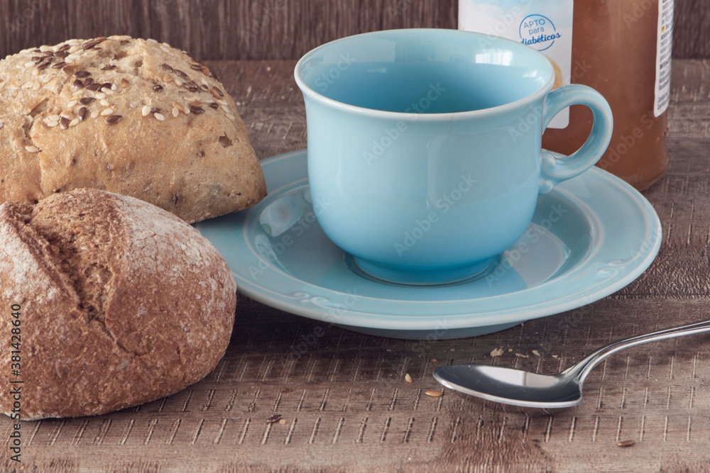 Wholemeal bread, rye, seed and nut buns Wholemeal bread, rye, seed and nut buns