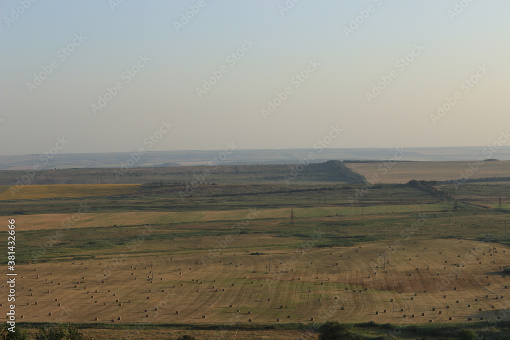 Obraz premium Summer natural landscape with mountains in the background.