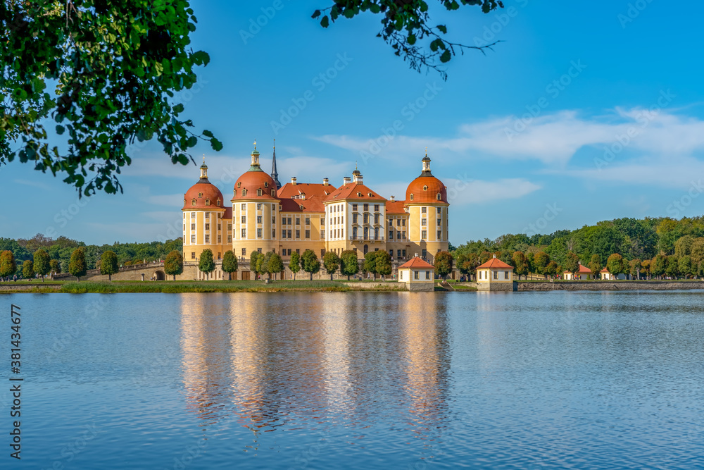 Barockschloss Schloss Moritzburg im Herbst 