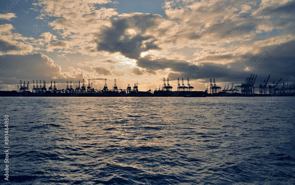 Fototapeta premium Der Containerhafen von Hamburg 