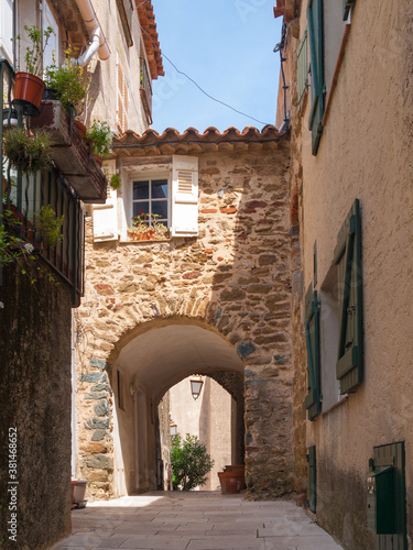 Street in Gassin village  French Riviera  Cote d Azur  Provence  southern France