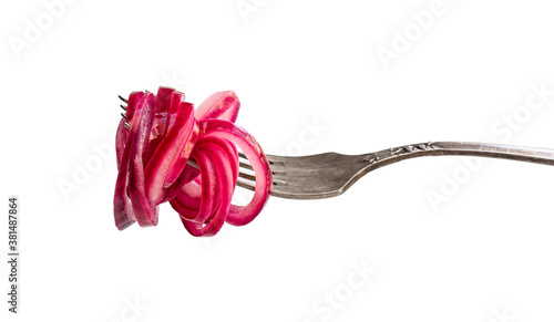 Foto Marinated pickled red onion rings on fork isolated on white