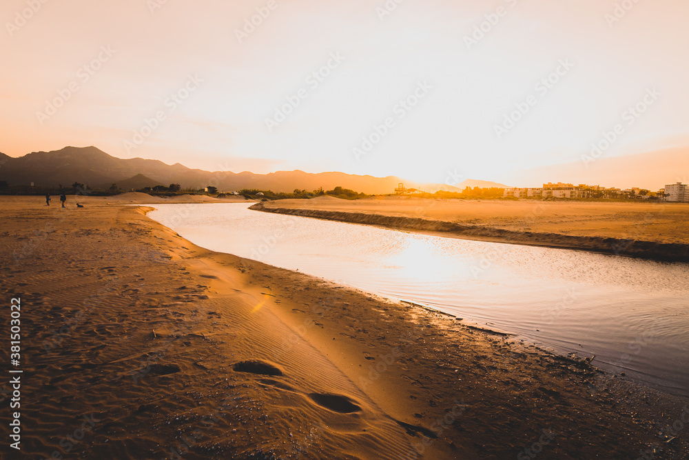 Atardeceres dorados.
Golden sunsets
