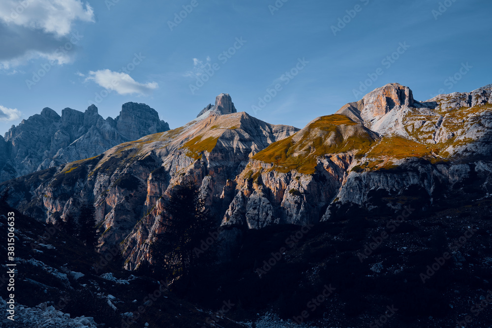 Fototapeta premium Landscape at The Three Peaks Of Lavaredo in Italy
