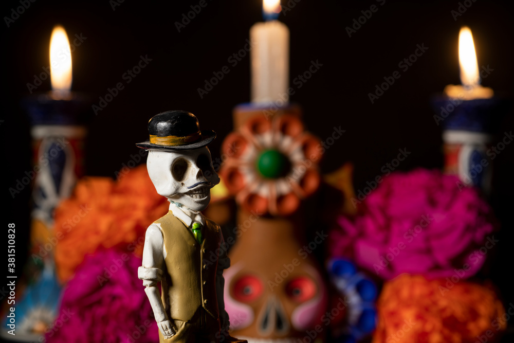 Dia de los muertos, calaveras de plástico para la ofrenda del día de muertos, calavera con sombrero Dia de los muertos, calaveras de plástico para la ofrenda del día de muertos, calavera con sombrero