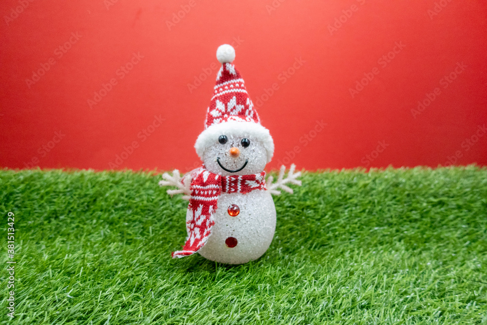 Fototapeta premium Snowman on Christmas Holiday on red background