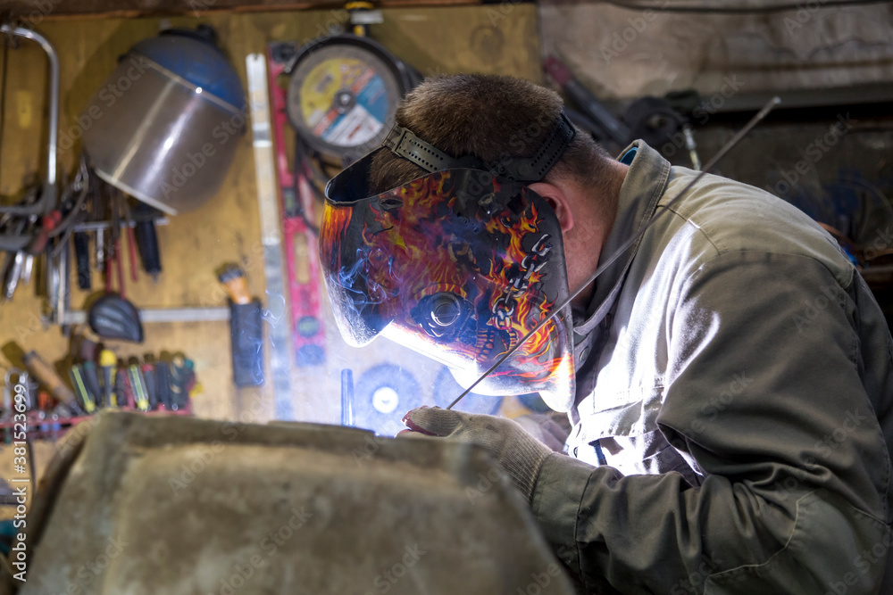 Welding a pallet from an aluminum engine