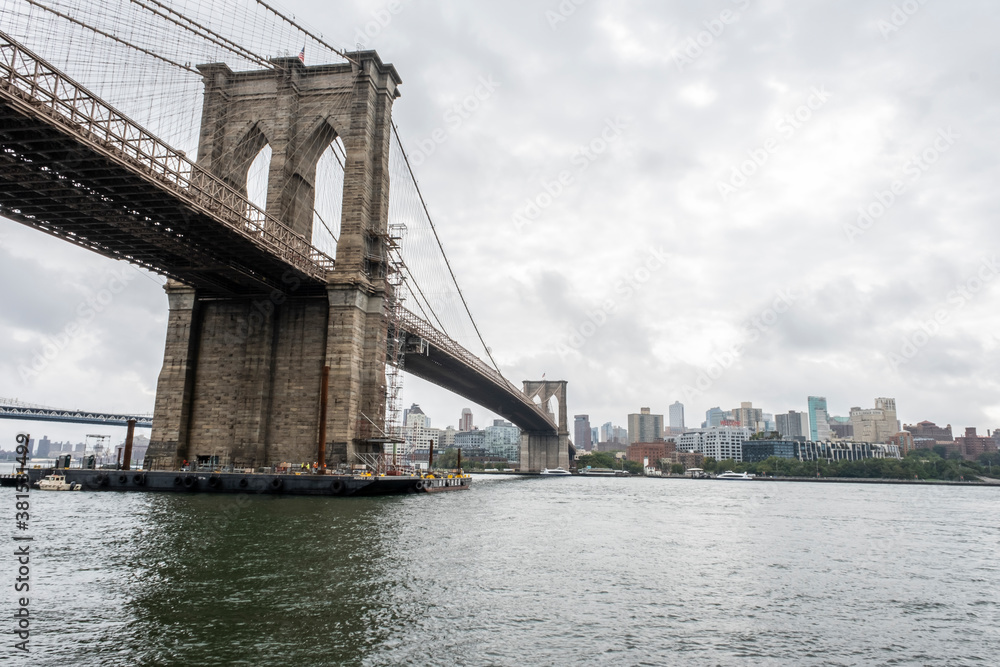 A view of the Brooklyn bridge 