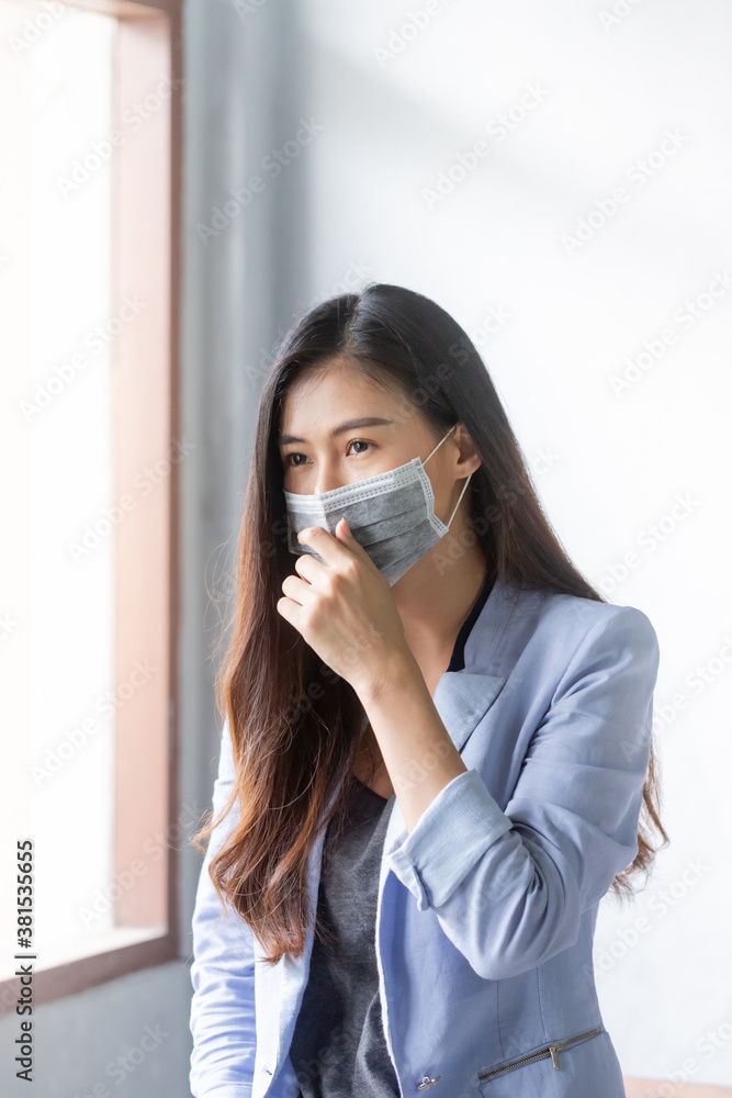 Women who have a cough and are sick with a flu infection, covid-19, coronavirus, therefore have to use masks to cover the mouth and nose. Women who have a cough and are sick with a flu infection, covid-19, coronavirus, therefore have to use masks to cover the mouth and nose.