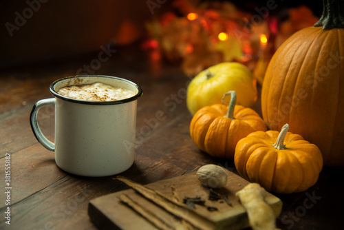 Obraz na plátně Café calabaza pumpkin latte bebida caliente leche halloween especias octubre oto