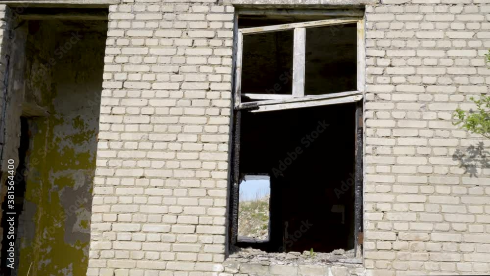 The unfinished house with the brick walls The unfinished house with the brick walls