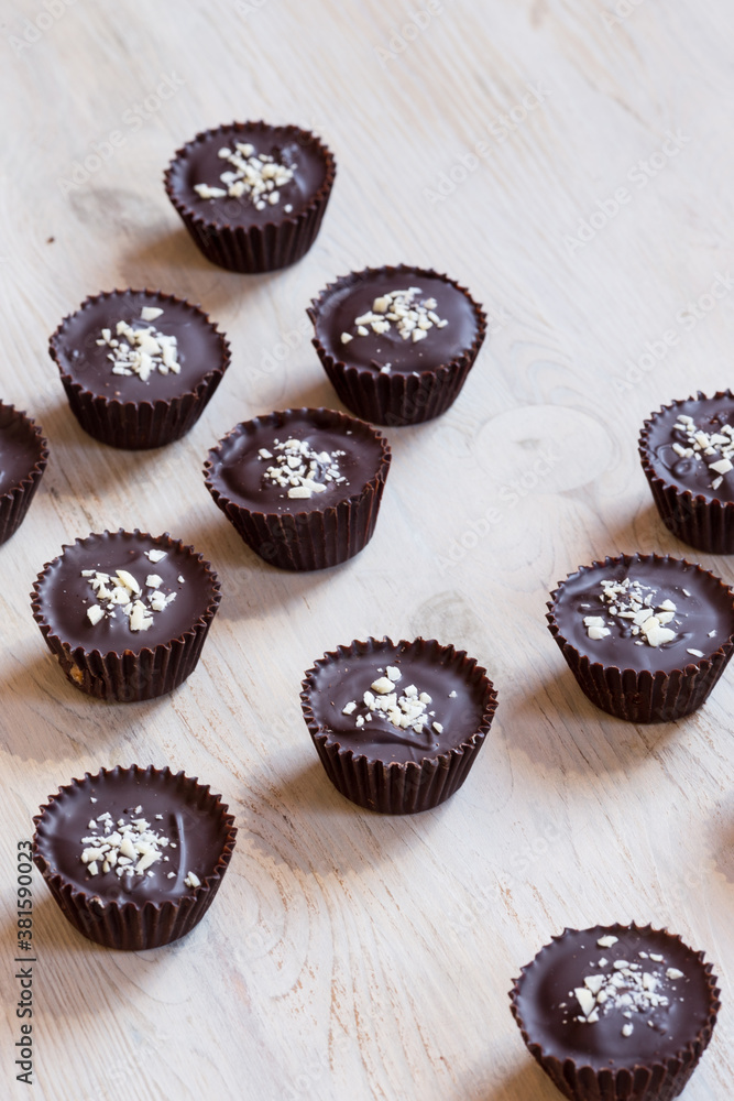 Chocolate almond pralines Chocolate almond pralines